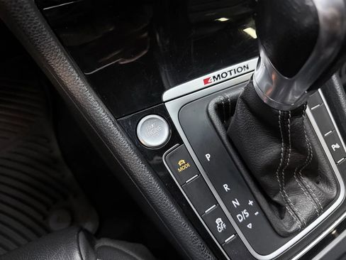 Used 2016 Volkswagen Golf 4-Door image 22