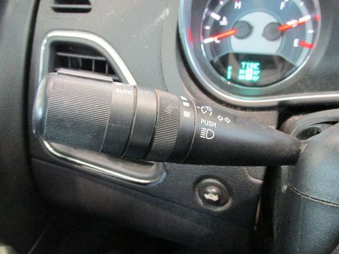 Used 2012 Chrysler 200 Touring image 14