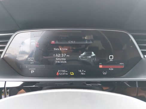Certified 2022 Audi e-tron Prestige w/ Prestige Package AWD/4WD image 20