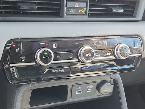Used 2025 Honda Pilot EX-L image 17