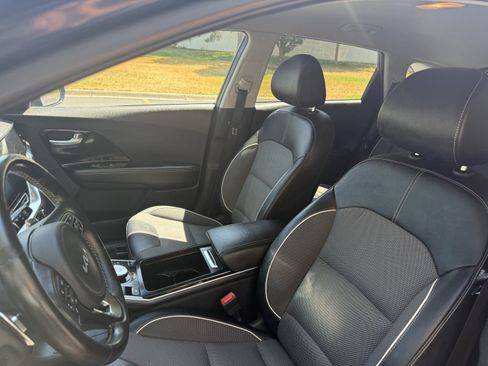 Used 2022 Kia Niro EX w/ Cold Weather Package FWD image 13