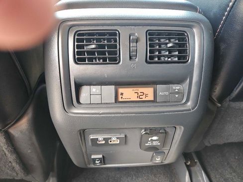 Used 2020 Nissan Pathfinder SL AWD/4WD image 15