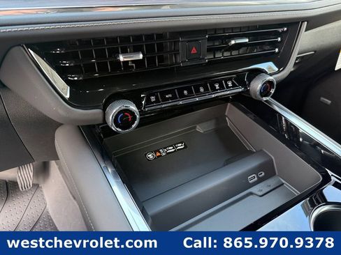 New 2026 Chevrolet Suburban Premier image 19