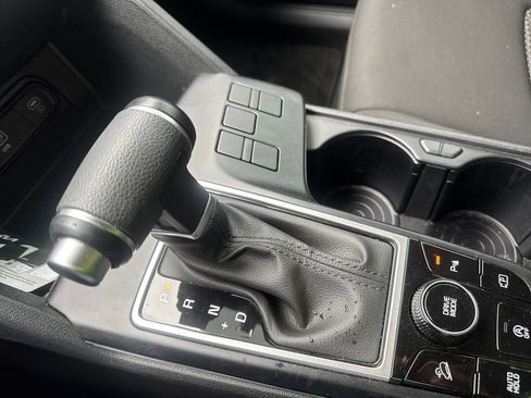 Used 2025 Kia Sportage LX FWD image 18