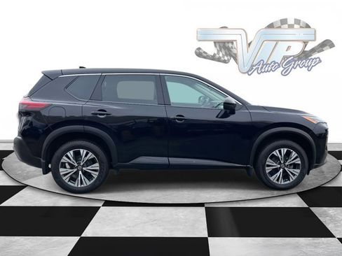 Used 2021 Nissan Rogue SV image 3