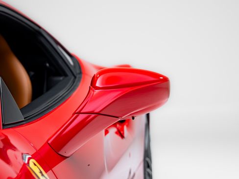 Used 2018 Ferrari 488 GTB RWD image 16