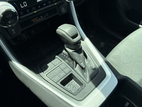 Used 2022 Toyota RAV4 XLE AWD/4WD image 20