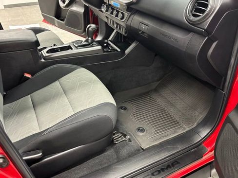 Used 2023 Toyota Tacoma TRD Off-Road image 31