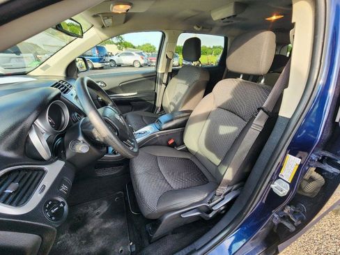 Used 2019 Dodge Journey SE FWD image 14