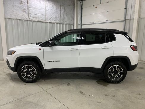 Used 2024 Jeep Compass Trailhawk image 18