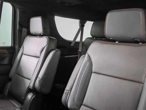 Used 2023 Chevrolet Suburban High Country image 29