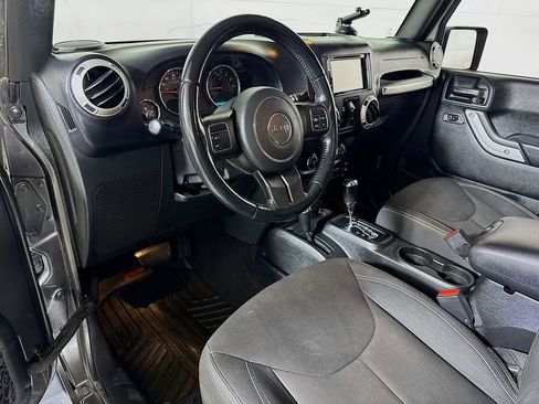 Used 2018 Jeep Wrangler Unlimited Sahara AWD/4WD image 7