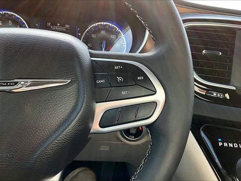 Used 2022 Chrysler Voyager LX image 23