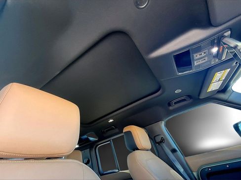 Certified 2025 Land Rover Defender 110 X-Dynamic SE image 17