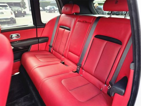 Used 2022 Rolls-Royce Cullinan image 16