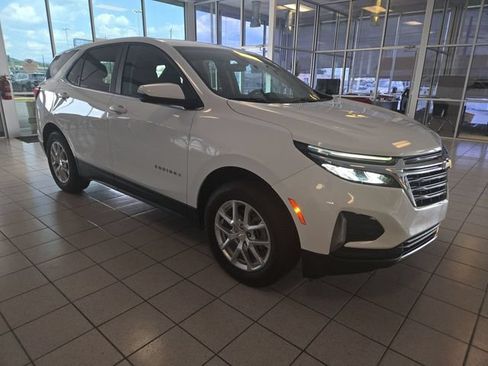 Used 2023 Chevrolet Equinox LT AWD/4WD image 2
