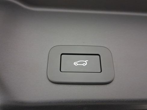 Used 2025 Land Rover Range Rover Evoque S image 31