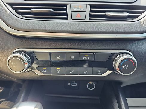Used 2024 Nissan Altima 2.5 S FWD image 29