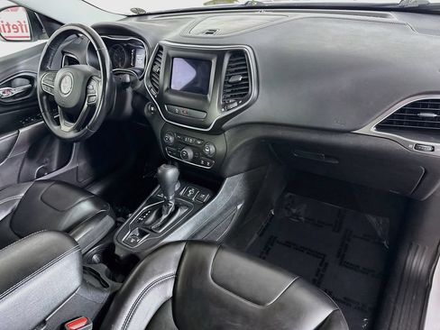 Used 2019 Jeep Cherokee Latitude Plus w/ Cold Weather Group AWD/4WD image 30