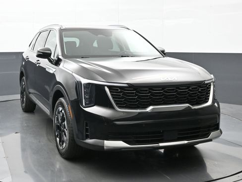 Used 2024 Kia Sorento S w/ Panoramic Sunroof Package image 3