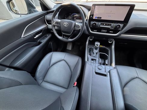 Used 2025 Toyota Grand Highlander FWD image 35