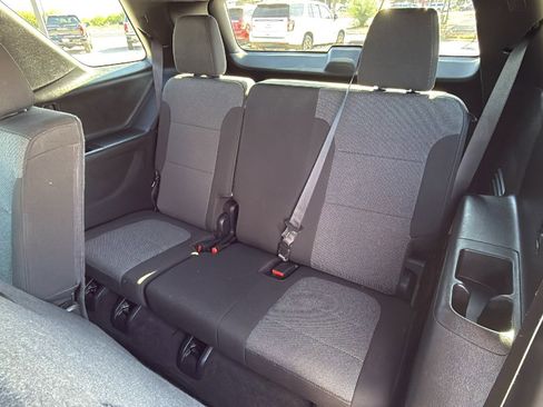 Used 2023 Chevrolet Traverse LT image 15