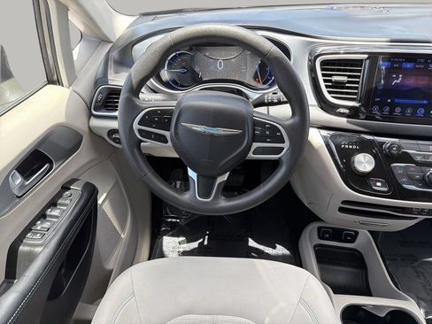 Used 2017 Chrysler Pacifica Touring Plus FWD image 13