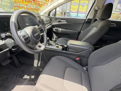 Used 2023 Kia Sportage LX AWD/4WD image 3