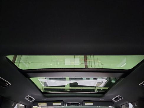 New 2025 Land Rover Range Rover Sport SE image 27