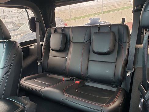 Used 2018 Jeep Wrangler Rubicon AWD/4WD image 11