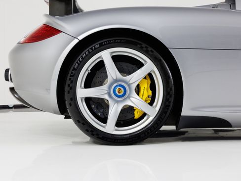 Used 2004 Porsche Carrera GT RWD image 13