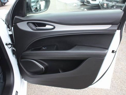 Used 2023 Alfa Romeo Stelvio Veloce image 33