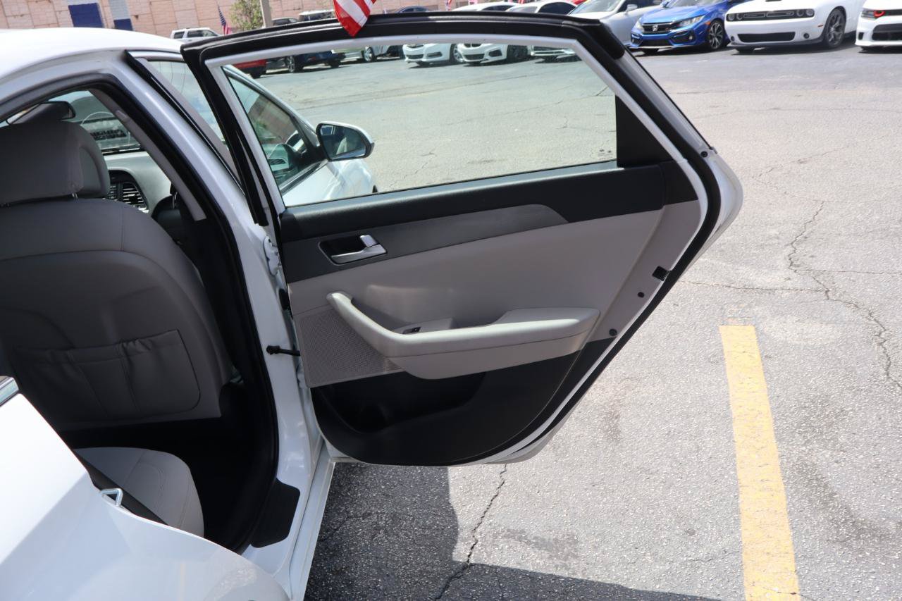 Used 2016 Hyundai Sonata SE FWD image 17