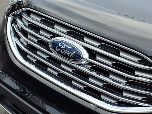 Used 2023 Ford Edge Titanium image 32