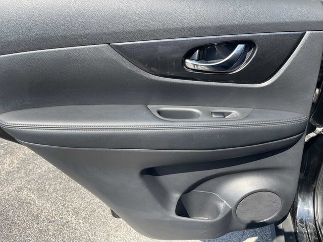 Used 2020 Nissan Rogue SV FWD image 19