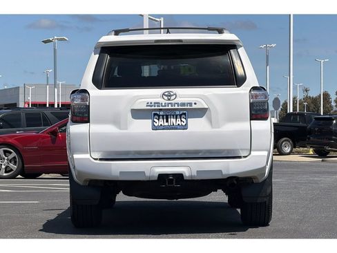 Used 2017 Toyota 4Runner SR5 RWD image 5