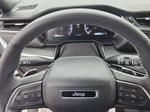 Used 2025 Jeep Grand Cherokee L Laredo RWD image 23