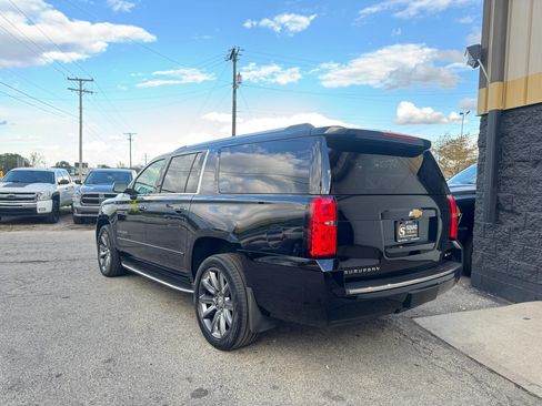 Used 2017 Chevrolet Suburban Premier image 6