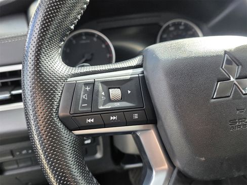 Used 2024 Mitsubishi Outlander SE image 15