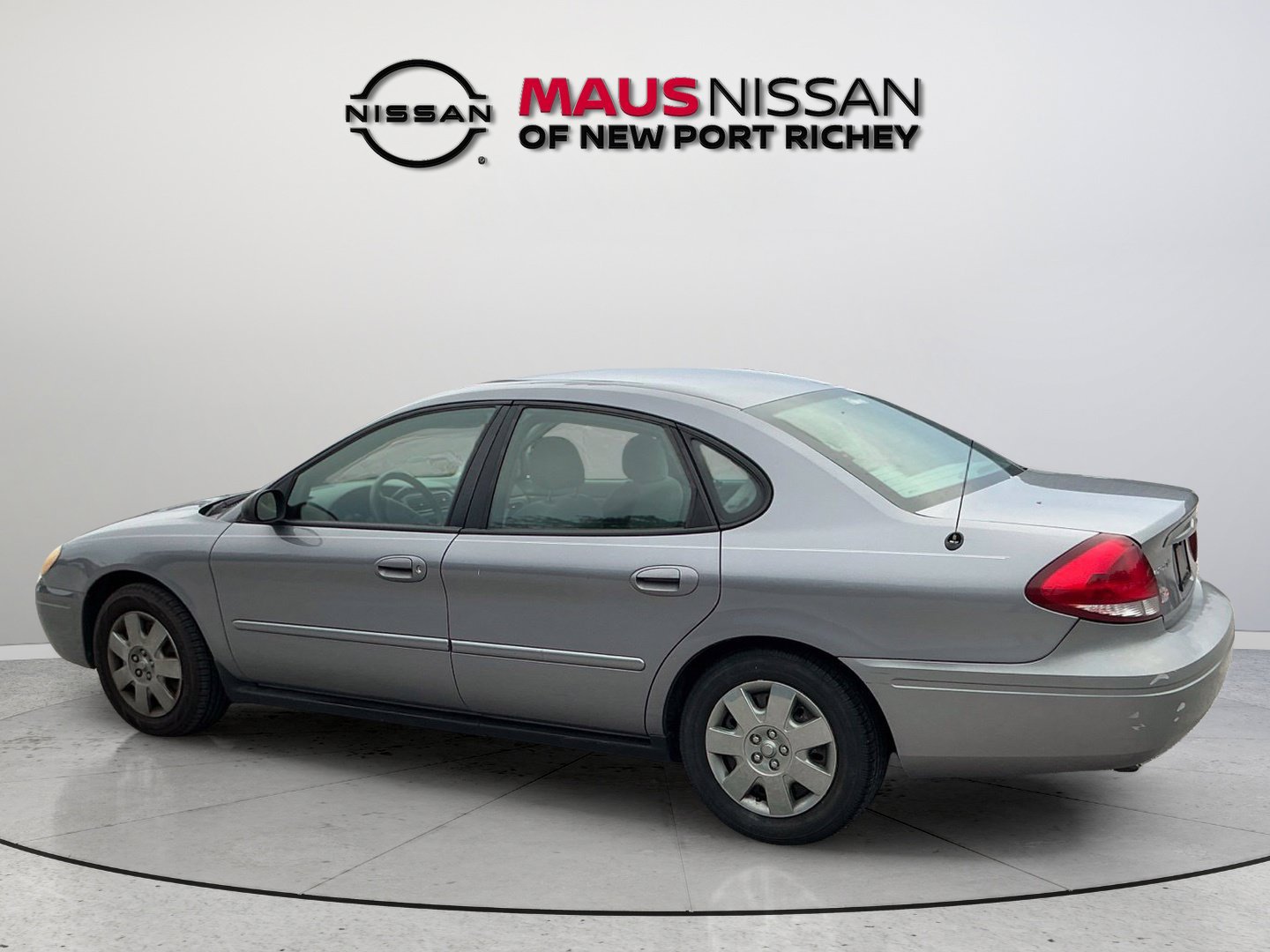 Used 2007 Ford Taurus SE FWD image 6