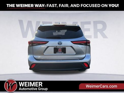 Used 2023 Toyota Highlander XLE AWD/4WD image 4