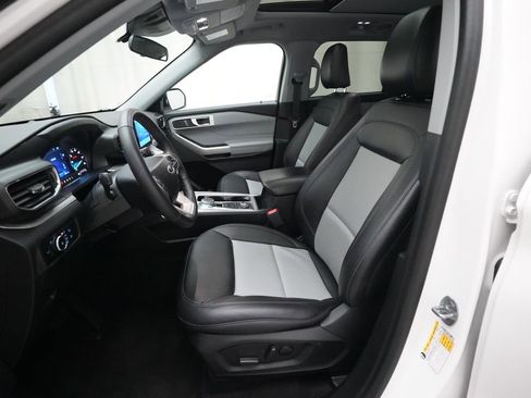 Used 2024 Ford Explorer XLT w/ Equipment Group 202A image 7