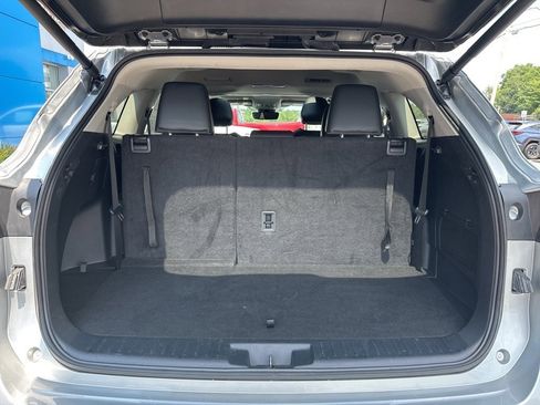 Used 2024 Toyota Highlander XLE image 9