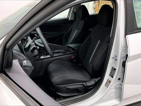 Used 2026 Hyundai Elantra SE FWD image 24