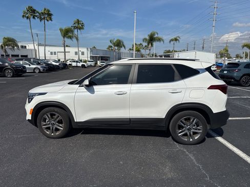 Used 2023 Kia Seltos S w/ Navigation Package image 4