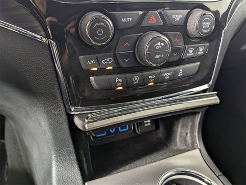 Used 2021 Jeep Grand Cherokee Limited w/ Luxury Group II image 20