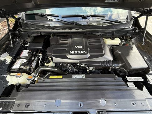 Used 2019 Nissan Titan SV w/ SV Convenience Package AWD/4WD image 33