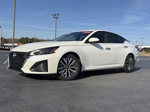 Certified 2023 Nissan Altima 2.5 SV w/ SV Premium Package image 1