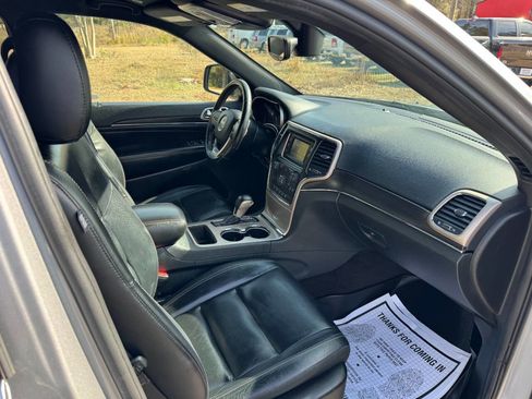 Used 2017 Jeep Grand Cherokee Limited image 17