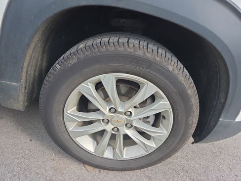 Used 2021 Chevrolet TrailBlazer LS AWD/4WD image 2